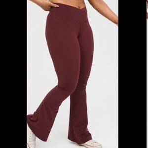 NWT Aerie Crossover Flare Leggings Berry Red Size M Medium